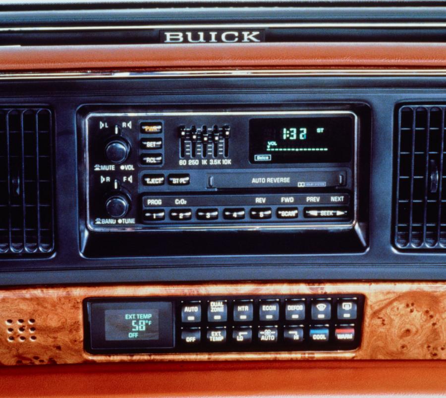 Детали интерьера Buick Park Avenue 1991 года  (фото 3 из 25)